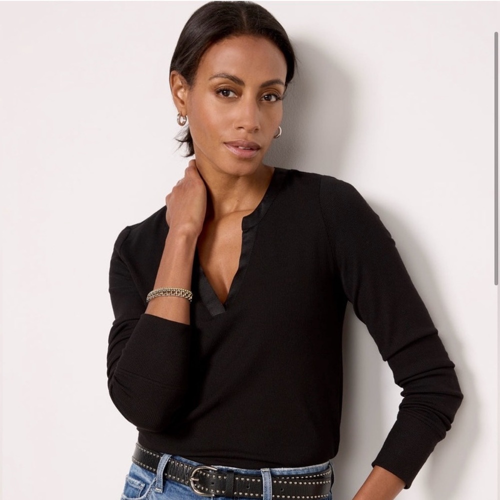 Evereve Black Ribbed Stretch V-Neck Long Sleeve Top with neck detail Extra Small